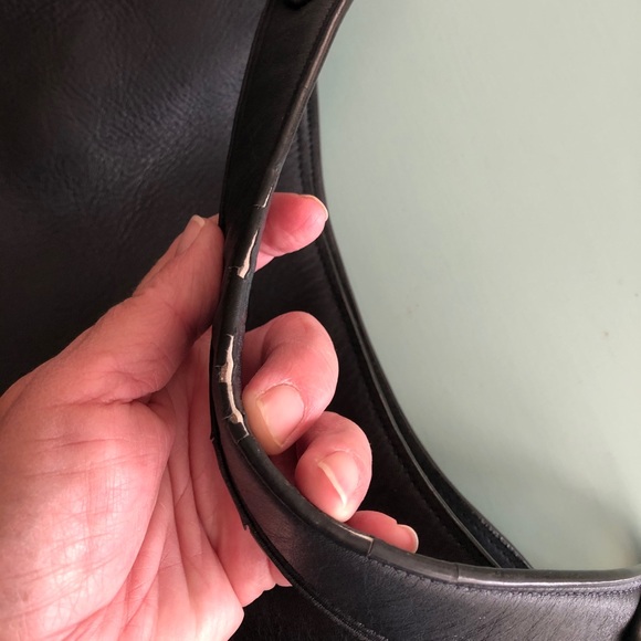 Large Coach shoulder bag. - Picture 11 of 16